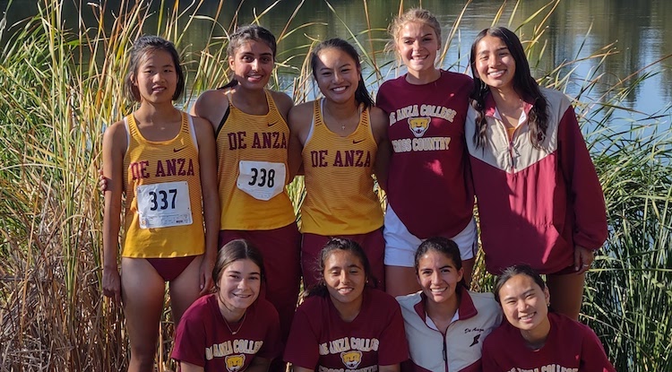 2022 women's cross country team